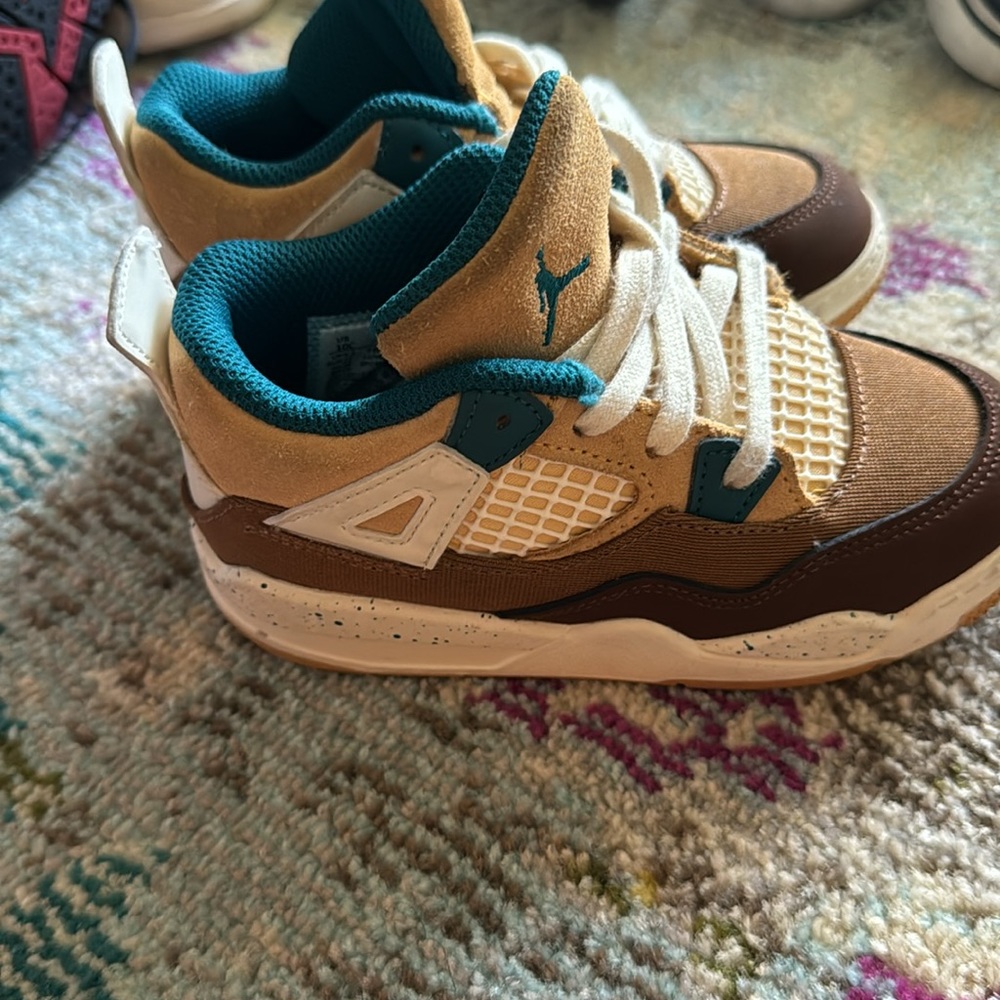 Nike - Picture 2 of 4